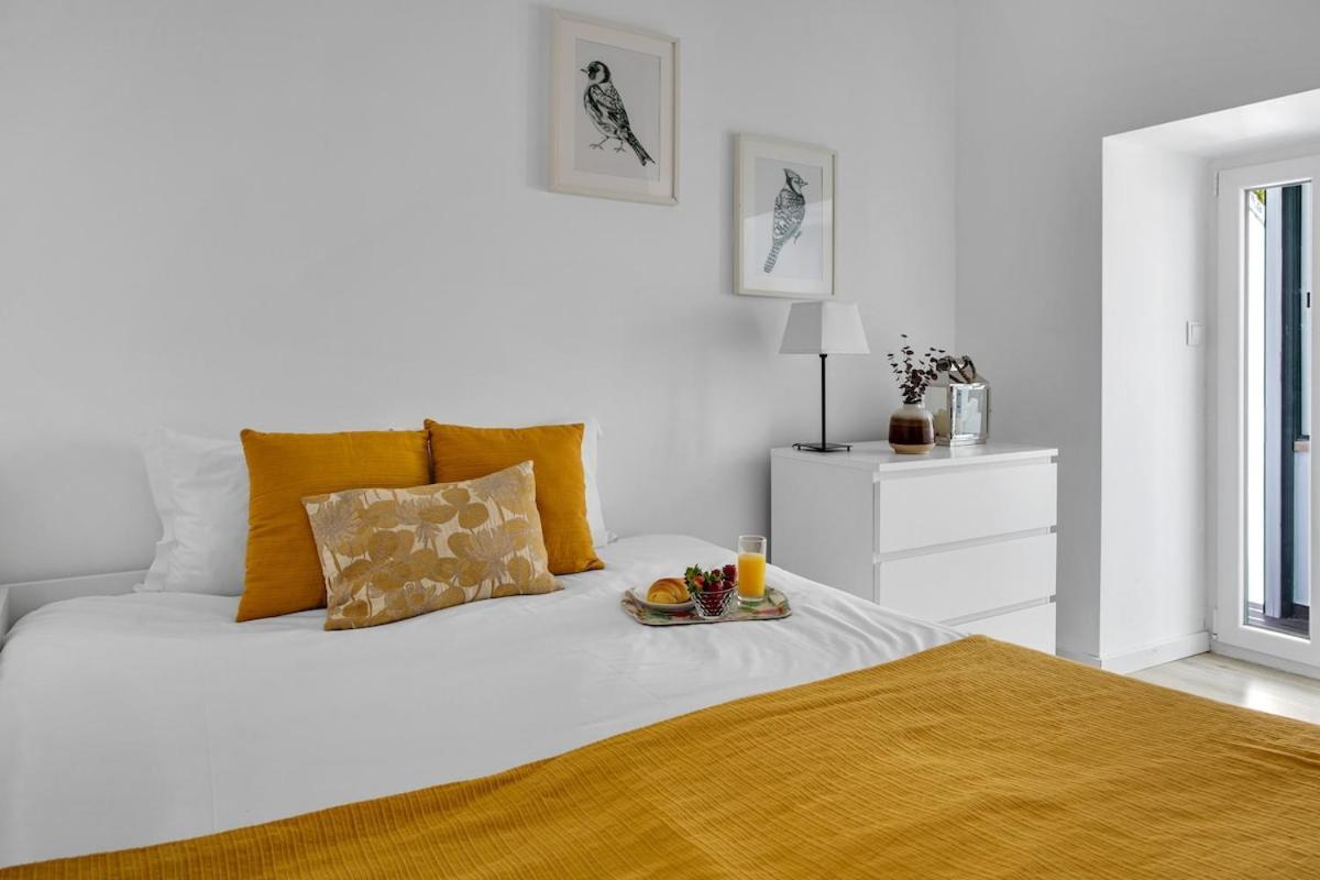 Modern 2 Bedroom Apartment In Estrela With Outside Terrace! Amazing For Families, Couples, Friends Lisabona Exterior foto